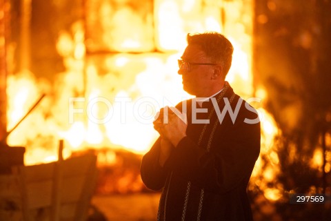  02.05.2025 RADAWA <br />
REKONSTRUKCJA NAPADU PRZEZ UKRAINSKICH NACJONALISTOW Z OUN-UPA NA WIES WIAZOWNICA NA PODKARPACIU <br />
INSCENIZACJA UPAMIETNILA 80. ROCZNICE KRWAWEJ NAPASCI I SPALENIA WSI WIAZOWNICA PRZEZ ODDZIALY OUN-UPA W 1945 ROKU <br />
 