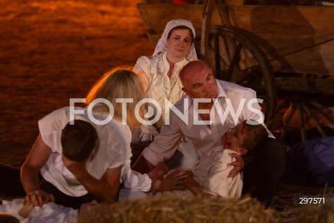  02.05.2025 RADAWA <br />
REKONSTRUKCJA NAPADU PRZEZ UKRAINSKICH NACJONALISTOW Z OUN-UPA NA WIES WIAZOWNICA NA PODKARPACIU <br />
INSCENIZACJA UPAMIETNILA 80. ROCZNICE KRWAWEJ NAPASCI I SPALENIA WSI WIAZOWNICA PRZEZ ODDZIALY OUN-UPA W 1945 ROKU <br />
 