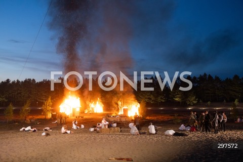  02.05.2025 RADAWA <br />
REKONSTRUKCJA NAPADU PRZEZ UKRAINSKICH NACJONALISTOW Z OUN-UPA NA WIES WIAZOWNICA NA PODKARPACIU <br />
INSCENIZACJA UPAMIETNILA 80. ROCZNICE KRWAWEJ NAPASCI I SPALENIA WSI WIAZOWNICA PRZEZ ODDZIALY OUN-UPA W 1945 ROKU <br />
 