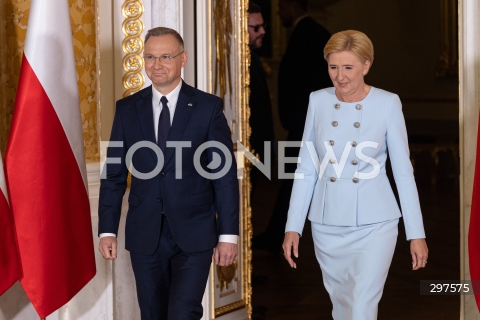  03.05.2025 WARSZAWA <br />
UROCZYSTOSC WRECZENIA ODZNACZEN PANSTWOWYCH ORDERU ORLA BIALEGO PRZEZ PRZYDENTA RP ANDRZEJA DUDE W ZAMKU KROLEWSKIM<br />
NZ. PREZYDENT ANDRZEJ DUDA AGATA KORNHAUSER DUDA<br />
FOT. ANTONI BYSZEWSKI/FOTONEWS 
