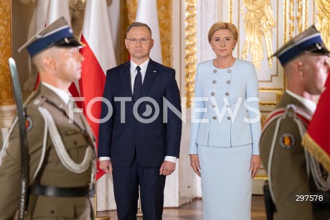  03.05.2025 WARSZAWA <br />
UROCZYSTOSC WRECZENIA ODZNACZEN PANSTWOWYCH ORDERU ORLA BIALEGO PRZEZ PRZYDENTA RP ANDRZEJA DUDE W ZAMKU KROLEWSKIM<br />
NZ. PREZYDENT ANDRZEJ DUDA AGATA KORNHAUSER DUDA<br />
FOT. ANTONI BYSZEWSKI/FOTONEWS 