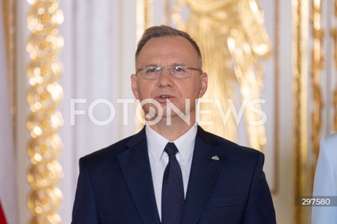  03.05.2025 WARSZAWA <br />
UROCZYSTOSC WRECZENIA ODZNACZEN PANSTWOWYCH ORDERU ORLA BIALEGO PRZEZ PRZYDENTA RP ANDRZEJA DUDE W ZAMKU KROLEWSKIM<br />
NZ. PREZYDENT ANDRZEJ DUDA<br />
FOT. ANTONI BYSZEWSKI/FOTONEWS 