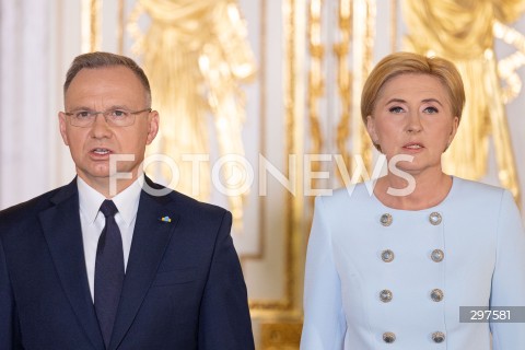  03.05.2025 WARSZAWA <br />
UROCZYSTOSC WRECZENIA ODZNACZEN PANSTWOWYCH ORDERU ORLA BIALEGO PRZEZ PRZYDENTA RP ANDRZEJA DUDE W ZAMKU KROLEWSKIM<br />
NZ. PREZYDENT ANDRZEJ DUDA AGATA KORNHAUSER DUDA<br />
FOT. ANTONI BYSZEWSKI/FOTONEWS 