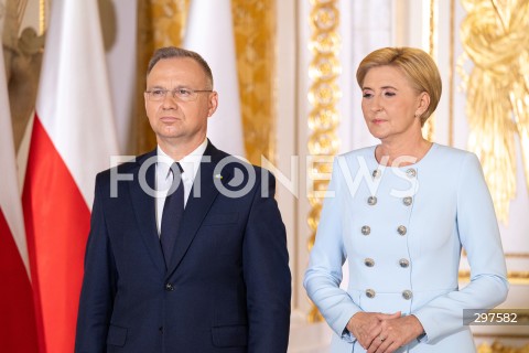 03.05.2025 WARSZAWA <br />
UROCZYSTOSC WRECZENIA ODZNACZEN PANSTWOWYCH ORDERU ORLA BIALEGO PRZEZ PRZYDENTA RP ANDRZEJA DUDE W ZAMKU KROLEWSKIM<br />
NZ. PREZYDENT ANDRZEJ DUDA AGATA KORNHAUSER DUDA<br />
FOT. ANTONI BYSZEWSKI/FOTONEWS 
