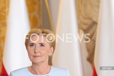  03.05.2025 WARSZAWA <br />
UROCZYSTOSC WRECZENIA ODZNACZEN PANSTWOWYCH ORDERU ORLA BIALEGO PRZEZ PRZYDENTA RP ANDRZEJA DUDE W ZAMKU KROLEWSKIM<br />
NZ. AGATA KORNHAUSER DUDA<br />
FOT. ANTONI BYSZEWSKI/FOTONEWS 