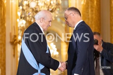  03.05.2025 WARSZAWA <br />
UROCZYSTOSC WRECZENIA ODZNACZEN PANSTWOWYCH ORDERU ORLA BIALEGO PRZEZ PRZYDENTA RP ANDRZEJA DUDE W ZAMKU KROLEWSKIM<br />
NZ. JERZY KROPIWNICKI PREZYDENT ANDRZEJ DUDA<br />
FOT. ANTONI BYSZEWSKI/FOTONEWS 