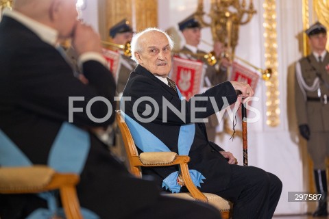  03.05.2025 WARSZAWA <br />
UROCZYSTOSC WRECZENIA ODZNACZEN PANSTWOWYCH ORDERU ORLA BIALEGO PRZEZ PRZYDENTA RP ANDRZEJA DUDE W ZAMKU KROLEWSKIM<br />
NZ. JERZY KROPIWNICKI<br />
FOT. ANTONI BYSZEWSKI/FOTONEWS 