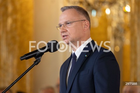  03.05.2025 WARSZAWA <br />
UROCZYSTOSC WRECZENIA ODZNACZEN PANSTWOWYCH ORDERU ORLA BIALEGO PRZEZ PRZYDENTA RP ANDRZEJA DUDE W ZAMKU KROLEWSKIM<br />
NZ. PREZYDENT ANDRZEJ DUDA<br />
FOT. ANTONI BYSZEWSKI/FOTONEWS 