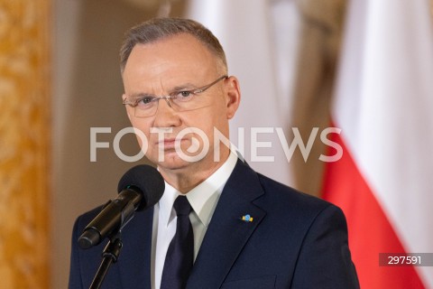  03.05.2025 WARSZAWA <br />
UROCZYSTOSC WRECZENIA ODZNACZEN PANSTWOWYCH ORDERU ORLA BIALEGO PRZEZ PRZYDENTA RP ANDRZEJA DUDE W ZAMKU KROLEWSKIM<br />
NZ. PREZYDENT ANDRZEJ DUDA<br />
FOT. ANTONI BYSZEWSKI/FOTONEWS 