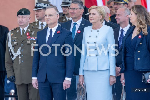  03.05.2025 WARSZAWA <br />
OBCHODY SWIETA NARODOWEGO KONSTYTUCJI 3 MAJA NA PLACU ZAMKOWYM<br />
NZ. PREZYDENT ANDRZEJ DUDA AGATA KORNHAUSER DUDA<br />
FOT. ANTONI BYSZEWSKI/FOTONEWS 