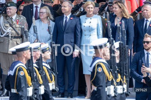  03.05.2025 WARSZAWA <br />
OBCHODY SWIETA NARODOWEGO KONSTYTUCJI 3 MAJA NA PLACU ZAMKOWYM<br />
NZ. PREZYDENT ANDRZEJ DUDA AGATA KORNHAUSER DUDA<br />
FOT. ANTONI BYSZEWSKI/FOTONEWS 