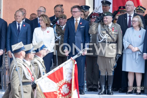  03.05.2025 WARSZAWA <br />
OBCHODY SWIETA NARODOWEGO KONSTYTUCJI 3 MAJA NA PLACU ZAMKOWYM<br />
NZ. SZYMON HOLOWNIA WIESLAW KUKULA MALGORZATA KIDAWA BLONSKA PREMIER DONALD TUSK<br />
FOT. ANTONI BYSZEWSKI/FOTONEWS 