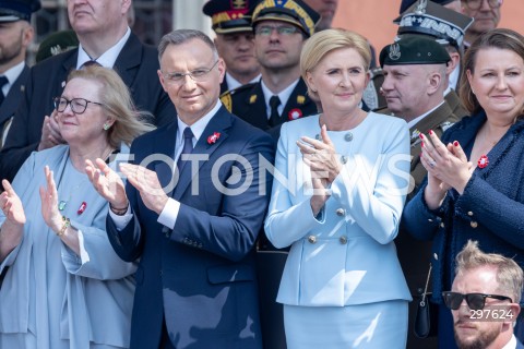  03.05.2025 WARSZAWA <br />
OBCHODY SWIETA NARODOWEGO KONSTYTUCJI 3 MAJA NA PLACU ZAMKOWYM<br />
NZ. PREZYDENT ANDRZEJ DUDA AGATA KORNHAUSER DUDA<br />
FOT. ANTONI BYSZEWSKI/FOTONEWS 