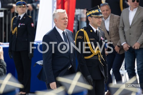  04.05.2025 WARSZAWA<br />
CENTRALNE OBCHODY DNIA STRAZAKA NA PLACU PILSUDSKIEGO W WARSZAWIE<br />
N/Z TOMASZ SIEMONIAK NADBRYGADIER WOJCIECH KRUCZEK <br />
FOT. ANTONI BYSZEWSKI/FOTONEWS 