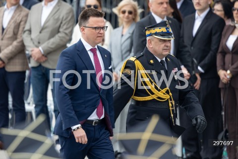  04.05.2025 WARSZAWA<br />
CENTRALNE OBCHODY DNIA STRAZAKA NA PLACU PILSUDSKIEGO W WARSZAWIE<br />
N/Z SZYMON HOLOWNIA NADBRYGADIER JOZEF GALICA<br />
FOT. ANTONI BYSZEWSKI/FOTONEWS 