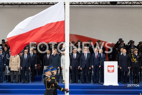  04.05.2025 WARSZAWA<br />
CENTRALNE OBCHODY DNIA STRAZAKA NA PLACU PILSUDSKIEGO W WARSZAWIE<br />
N/Z FLAGA PANSTWOWA<br />
FOT. ANTONI BYSZEWSKI/FOTONEWS 
