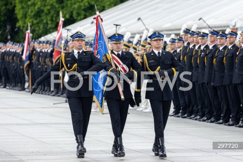  04.05.2025 WARSZAWA<br />
CENTRALNE OBCHODY DNIA STRAZAKA NA PLACU PILSUDSKIEGO W WARSZAWIE<br />
N/Z POCZET SZTANDAROWY PANSTWOWEJ STRAZY POZARNEJ<br />
FOT. ANTONI BYSZEWSKI/FOTONEWS 