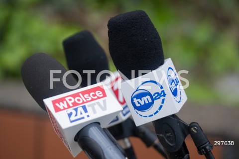  04.05.2025 WARSZAWA<br />
KONFERENCJA PRASOWA MATEUSZA MORAWIECKIEGO<br />
N/Z KOSTKA DZIENNIKARSKA MIKROFONY TVN 24 TVN24 WPOLSCE24<br />
FOT. MARCIN BANASZKIEWICZ/FOTONEWS  