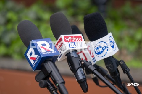  04.05.2025 WARSZAWA<br />
KONFERENCJA PRASOWA MATEUSZA MORAWIECKIEGO<br />
N/Z KOSTKA DZIENNIKARSKA MIKROFONY TELEWIZJA REPUBLIKA TVN24 WPOLSCE24 TVN 24<br />
FOT. MARCIN BANASZKIEWICZ/FOTONEWS  