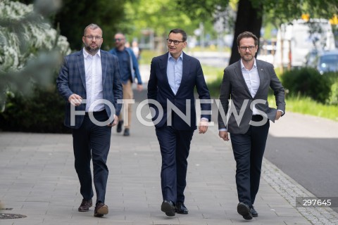  04.05.2025 WARSZAWA<br />
KONFERENCJA PRASOWA MATEUSZA MORAWIECKIEGO<br />
N/Z GRZEGORZ PUDA MATEUSZ MORAWIECKI WALDEMAR BUDA<br />
FOT. MARCIN BANASZKIEWICZ/FOTONEWS  