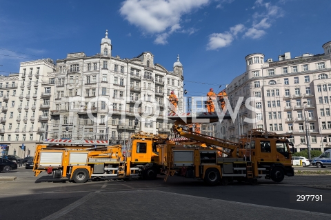  06.05.2025 WARSZAWA<br />
NAPRAWA USZKODZONEJ SIECI TRAKCYJNEJ<br />
N/Z SLUZBY NAPRAWIAJACE USZKODZENIA TRAMWAJE WARSZAWSKIE<br />
 