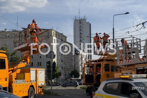  06.05.2025 WARSZAWA<br />
NAPRAWA USZKODZONEJ SIECI TRAKCYJNEJ<br />
N/Z SLUZBY NAPRAWIAJACE USZKODZENIA TRAMWAJE WARSZAWSKIE<br />
 