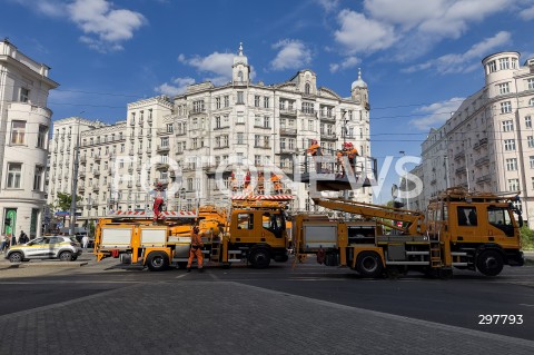  06.05.2025 WARSZAWA<br />
NAPRAWA USZKODZONEJ SIECI TRAKCYJNEJ<br />
N/Z SLUZBY NAPRAWIAJACE USZKODZENIA TRAMWAJE WARSZAWSKIE<br />
 