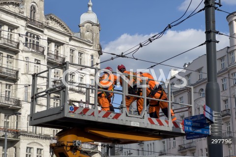  06.05.2025 WARSZAWA<br />
NAPRAWA USZKODZONEJ SIECI TRAKCYJNEJ<br />
N/Z SLUZBY NAPRAWIAJACE USZKODZENIA TRAMWAJE WARSZAWSKIE<br />
 