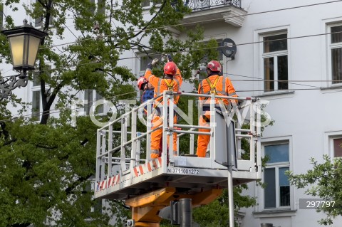  06.05.2025 WARSZAWA<br />
NAPRAWA USZKODZONEJ SIECI TRAKCYJNEJ<br />
N/Z SLUZBY NAPRAWIAJACE USZKODZENIA TRAMWAJE WARSZAWSKIE<br />
 