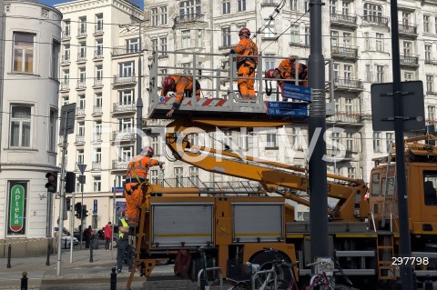  06.05.2025 WARSZAWA<br />
NAPRAWA USZKODZONEJ SIECI TRAKCYJNEJ<br />
N/Z SLUZBY NAPRAWIAJACE USZKODZENIA TRAMWAJE WARSZAWSKIE<br />
 