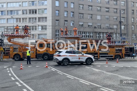  06.05.2025 WARSZAWA<br />
NAPRAWA USZKODZONEJ SIECI TRAKCYJNEJ<br />
N/Z SLUZBY NAPRAWIAJACE USZKODZENIA TRAMWAJE WARSZAWSKIE<br />
 