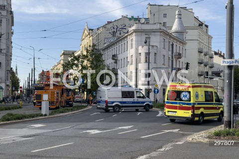  06.05.2025 WARSZAWA<br />
NAPRAWA USZKODZONEJ SIECI TRAKCYJNEJ<br />
N/Z SLUZBY NAPRAWIAJACE USZKODZENIA AMBULANS KARETKA POLICJA<br />
 