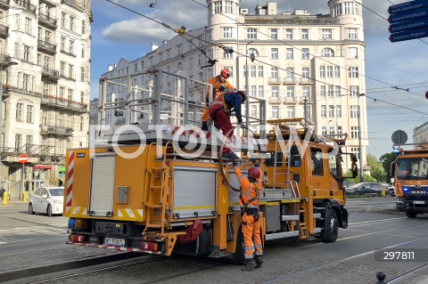  06.05.2025 WARSZAWA<br />
NAPRAWA USZKODZONEJ SIECI TRAKCYJNEJ<br />
N/Z SLUZBY NAPRAWIAJACE USZKODZENIA TRAMWAJE WARSZAWSKIE<br />
 