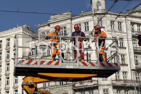  06.05.2025 WARSZAWA<br />
NAPRAWA USZKODZONEJ SIECI TRAKCYJNEJ<br />
N/Z SLUZBY NAPRAWIAJACE USZKODZENIA TRAMWAJE WARSZAWSKIE<br />
 