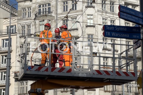  06.05.2025 WARSZAWA<br />
NAPRAWA USZKODZONEJ SIECI TRAKCYJNEJ<br />
N/Z SLUZBY NAPRAWIAJACE USZKODZENIA TRAMWAJE WARSZAWSKIE<br />
 