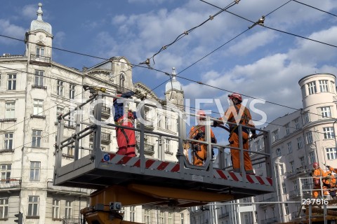  06.05.2025 WARSZAWA<br />
NAPRAWA USZKODZONEJ SIECI TRAKCYJNEJ<br />
N/Z SLUZBY NAPRAWIAJACE USZKODZENIA TRAMWAJE WARSZAWSKIE<br />
 