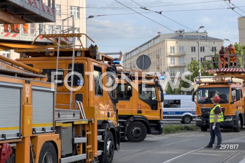  06.05.2025 WARSZAWA<br />
NAPRAWA USZKODZONEJ SIECI TRAKCYJNEJ<br />
N/Z SLUZBY NAPRAWIAJACE USZKODZENIA TRAMWAJE WARSZAWSKIE<br />
 