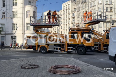  06.05.2025 WARSZAWA<br />
NAPRAWA USZKODZONEJ SIECI TRAKCYJNEJ<br />
N/Z SLUZBY NAPRAWIAJACE USZKODZENIA TRAMWAJE WARSZAWSKIE<br />
 