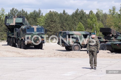  08.05.2025 WARSZAWA<br />
UROCZYSTY APEL Z OKAZJI NARODOWEGO DNIA ZWYCIESTWA W 1 WARSZAWSKIEJ BRYGADZIE PANCERNEJ<br />
N/Z POJAZDY WOJSKOWE<br />
FOT. ANTONI BYSZEWSKI/FOTONEWS 