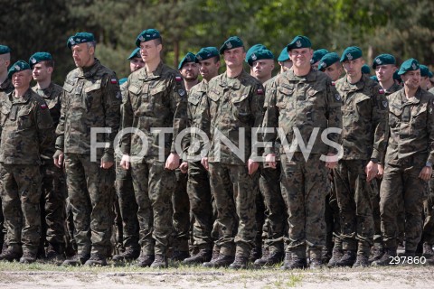  08.05.2025 WARSZAWA<br />
UROCZYSTY APEL Z OKAZJI NARODOWEGO DNIA ZWYCIESTWA W 1 WARSZAWSKIEJ BRYGADZIE PANCERNEJ<br />
N/Z ZOLNIERZE WOJSKA POLSKIEGO<br />
FOT. ANTONI BYSZEWSKI/FOTONEWS 