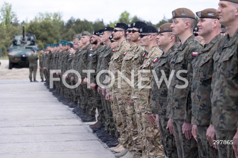  08.05.2025 WARSZAWA<br />
UROCZYSTY APEL Z OKAZJI NARODOWEGO DNIA ZWYCIESTWA W 1 WARSZAWSKIEJ BRYGADZIE PANCERNEJ<br />
N/Z ZOLNIERZE WOJSKA POLSKIEGO<br />
FOT. ANTONI BYSZEWSKI/FOTONEWS 