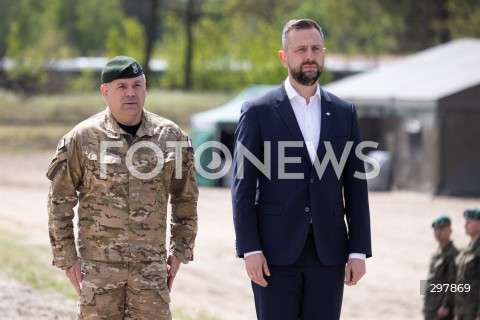  08.05.2025 WARSZAWA<br />
UROCZYSTY APEL Z OKAZJI NARODOWEGO DNIA ZWYCIESTWA W 1 WARSZAWSKIEJ BRYGADZIE PANCERNEJ<br />
N/Z WLADYSLAW KOSINIAK - KAMYSZ WIESLAW KUKULA<br />
FOT. ANTONI BYSZEWSKI/FOTONEWS 