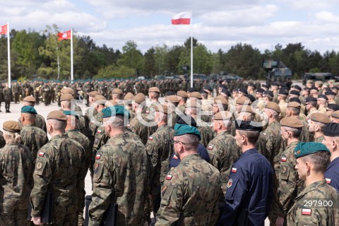  08.05.2025 WARSZAWA<br />
UROCZYSTY APEL Z OKAZJI NARODOWEGO DNIA ZWYCIESTWA W 1 WARSZAWSKIEJ BRYGADZIE PANCERNEJ<br />
N/Z ZOLNIERZE WOJSKA POLSKIEGO<br />
FOT. ANTONI BYSZEWSKI/FOTONEWS 