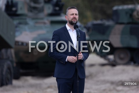  08.05.2025 WARSZAWA<br />
UROCZYSTY APEL Z OKAZJI NARODOWEGO DNIA ZWYCIESTWA W 1 WARSZAWSKIEJ BRYGADZIE PANCERNEJ<br />
N/Z WLADYSLAW KOSINIAK - KAMYSZ<br />
FOT. ANTONI BYSZEWSKI/FOTONEWS 