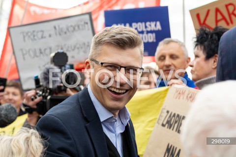  08.05.2025 RZESZOW <br />
SPOTKANIE KANDYDATA NA URZAD PREZYDENTA RP KAROLA NAWROCKIEGO Z MIESZKANCAMI NA RYNKU W RZESZOWIE <br />
N/Z MARCIN WARCHOL <br />
 