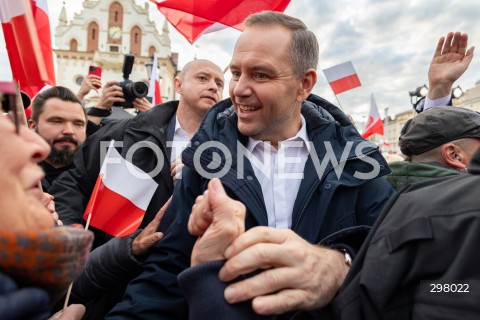  08.05.2025 RZESZOW <br />
SPOTKANIE KANDYDATA NA URZAD PREZYDENTA RP KAROLA NAWROCKIEGO Z MIESZKANCAMI NA RYNKU W RZESZOWIE <br />
N/Z KAROL NAWROCKI <br />
 