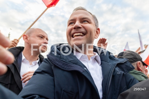  08.05.2025 RZESZOW <br />
SPOTKANIE KANDYDATA NA URZAD PREZYDENTA RP KAROLA NAWROCKIEGO Z MIESZKANCAMI NA RYNKU W RZESZOWIE <br />
N/Z KAROL NAWROCKI <br />
 