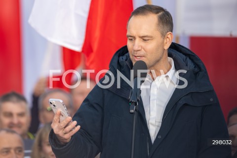  08.05.2025 RZESZOW <br />
SPOTKANIE KANDYDATA NA URZAD PREZYDENTA RP KAROLA NAWROCKIEGO Z MIESZKANCAMI NA RYNKU W RZESZOWIE <br />
N/Z KAROL NAWROCKI <br />
 