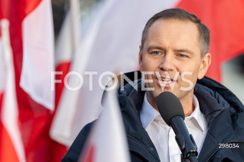  08.05.2025 RZESZOW <br />
SPOTKANIE KANDYDATA NA URZAD PREZYDENTA RP KAROLA NAWROCKIEGO Z MIESZKANCAMI NA RYNKU W RZESZOWIE <br />
N/Z KAROL NAWROCKI <br />
 