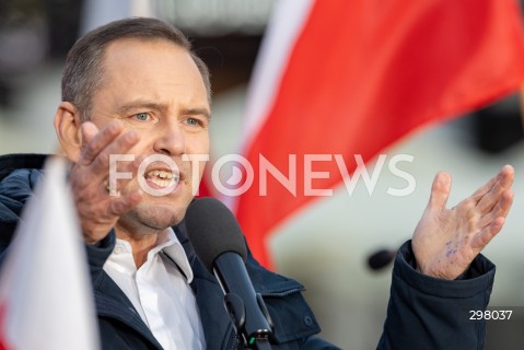  08.05.2025 RZESZOW <br />
SPOTKANIE KANDYDATA NA URZAD PREZYDENTA RP KAROLA NAWROCKIEGO Z MIESZKANCAMI NA RYNKU W RZESZOWIE <br />
N/Z KAROL NAWROCKI <br />
 